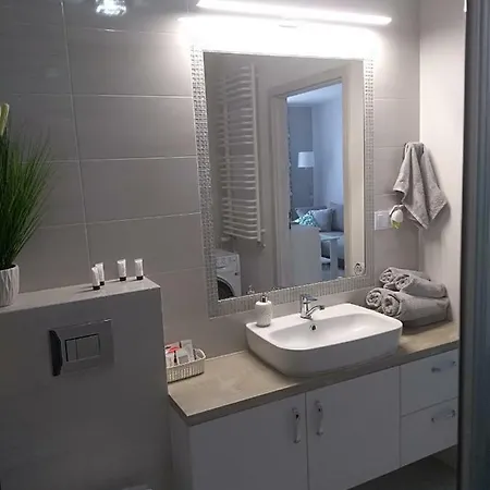 アパート Apartament Centrum シェドルツェ